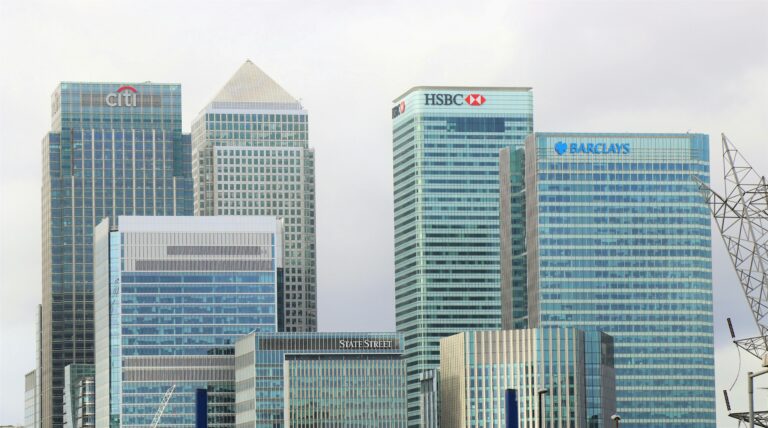 A picture of a UK Skyline with skyscrapers and bank buildings